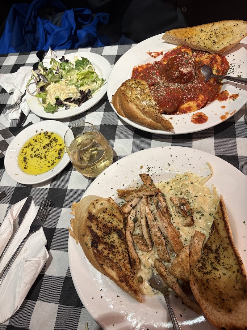 Gusto Dolce Italian Bistro Cleveland atmosphere