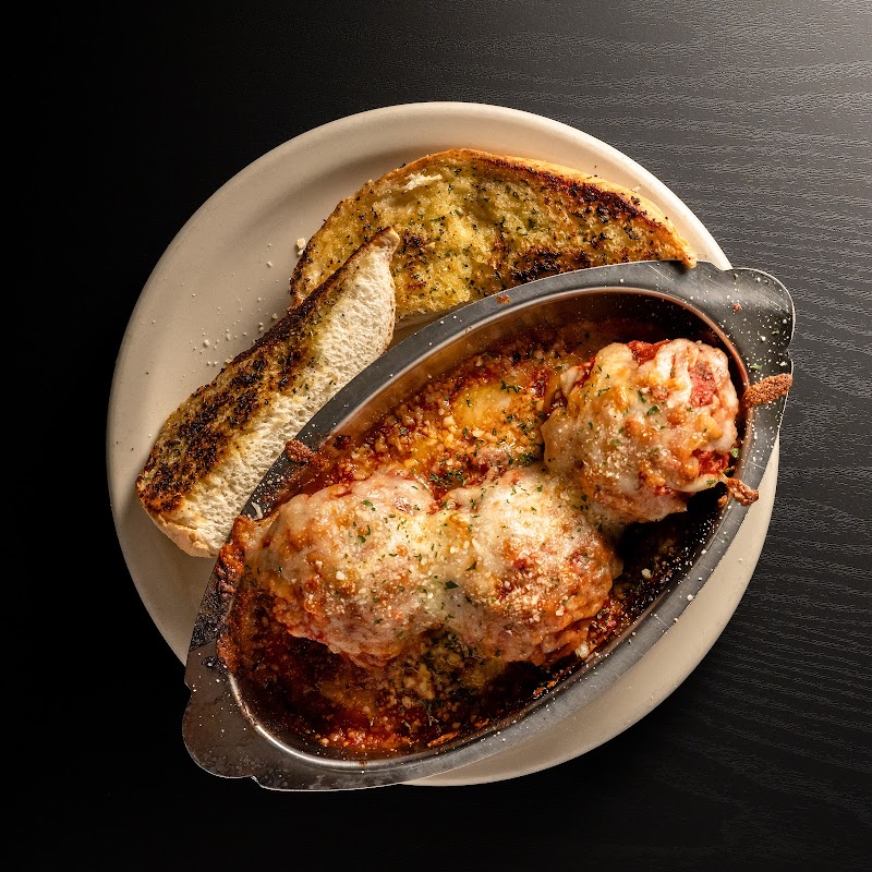 Gusto Dolce Italian Bistro Cleveland atmosphere