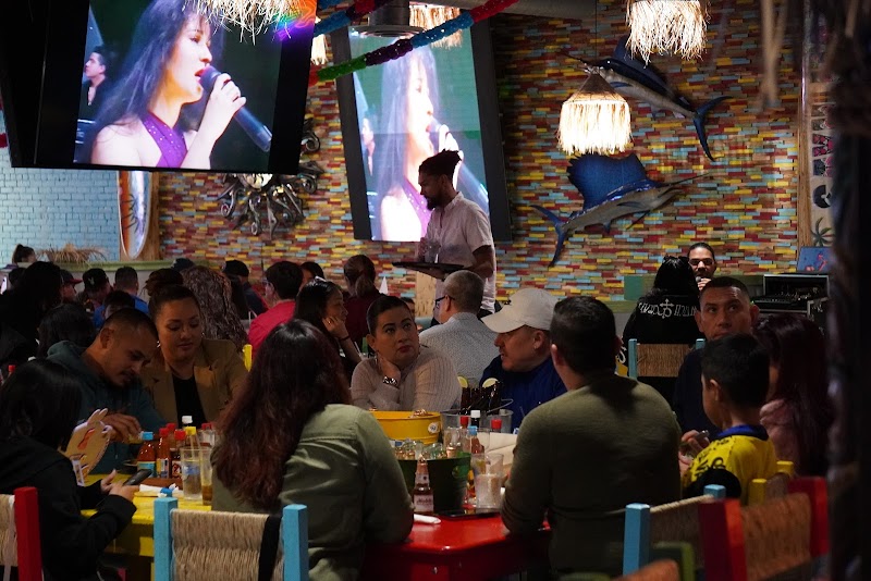 La Playa Mexican Food & Mariscos Cleveland atmosphere