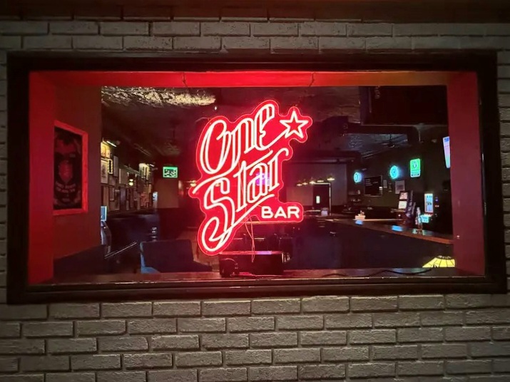 One Star Bar - Lakewood, OH Cleveland atmosphere