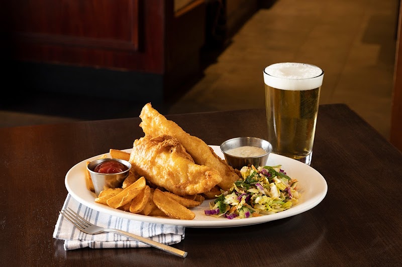 Houlihan's Cleveland atmosphere