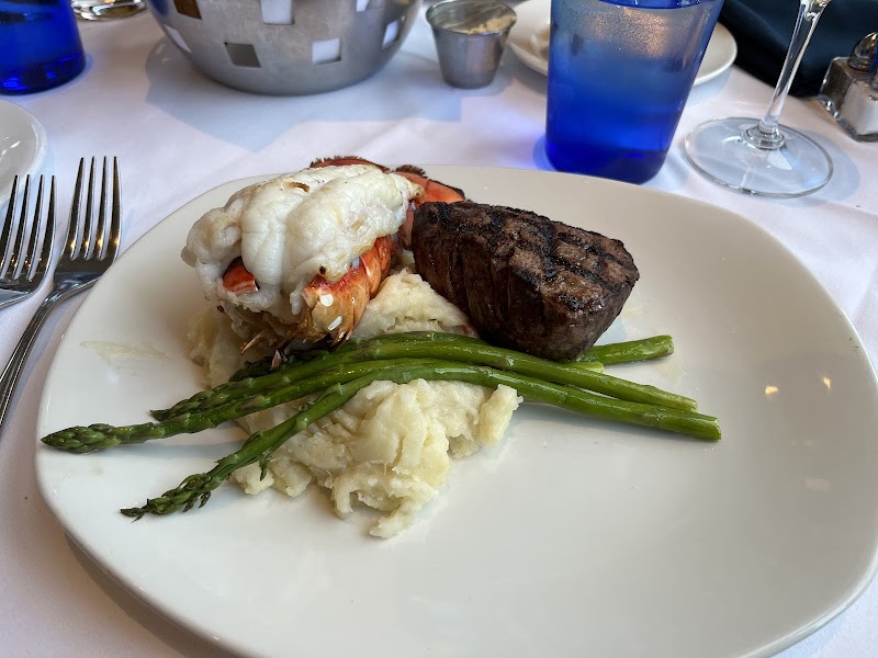 Blue Point Grille Cleveland atmosphere