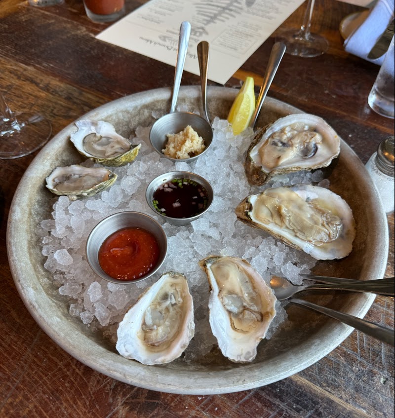 Alley Cat Oyster Bar Cleveland atmosphere