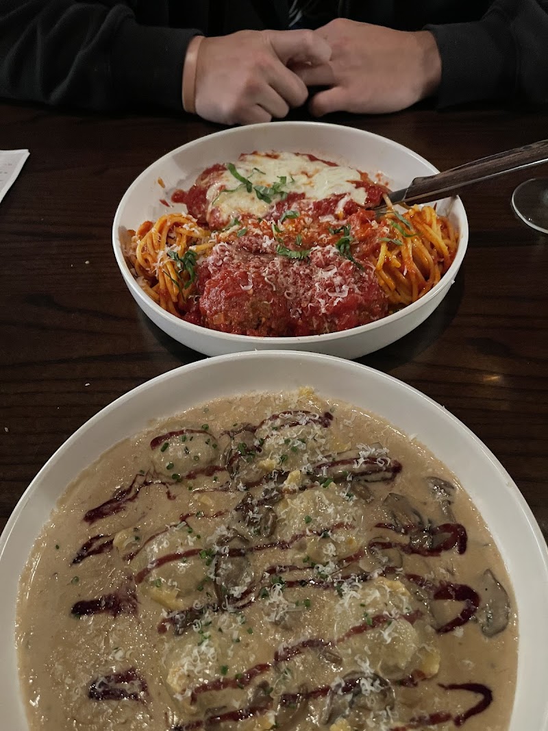 Antica Italian Beachwood Cleveland atmosphere