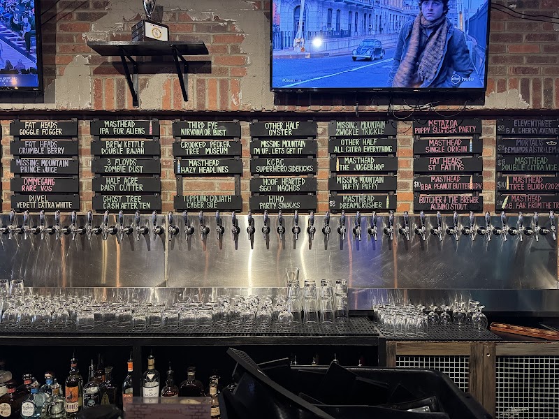 Sauced Taproom & Kitchen Cleveland atmosphere
