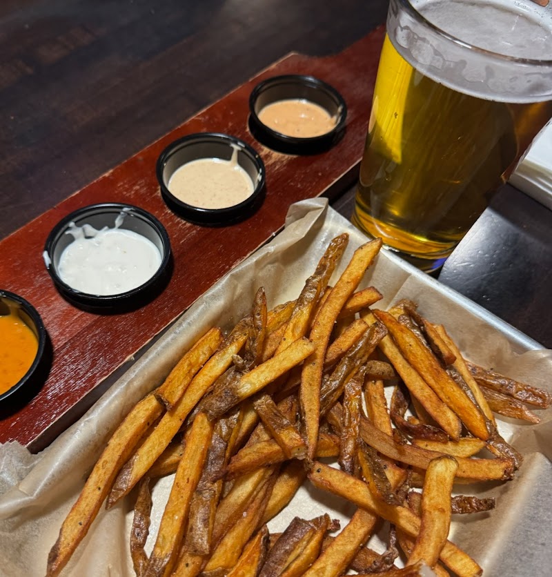 Sauced Taproom & Kitchen Cleveland atmosphere