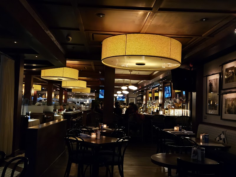 Cedar Creek Grille Cleveland atmosphere