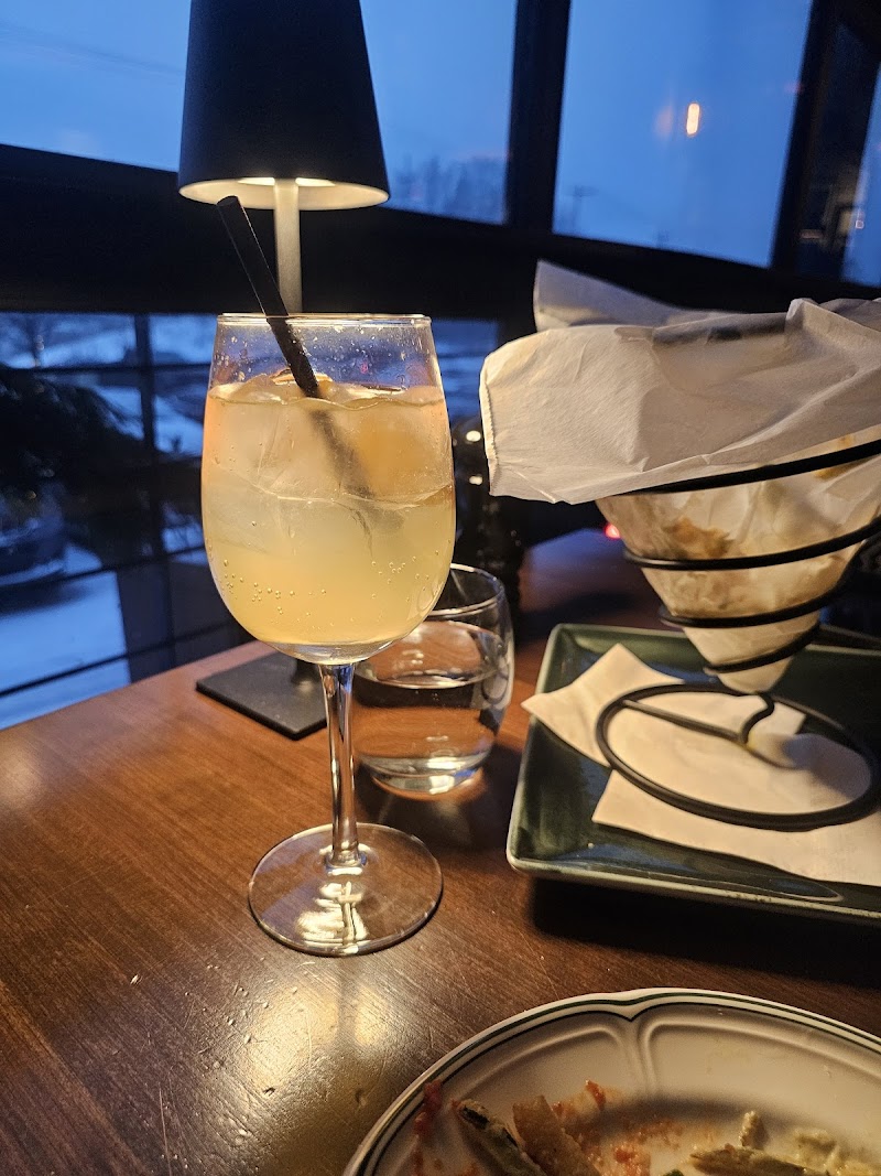 Cedar Creek Grille Cleveland atmosphere