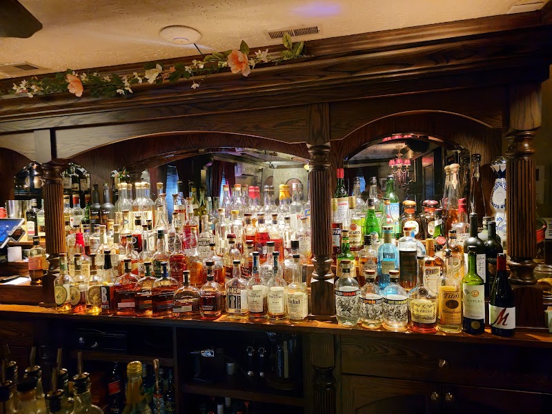 Quintana's Speakeasy Cleveland atmosphere
