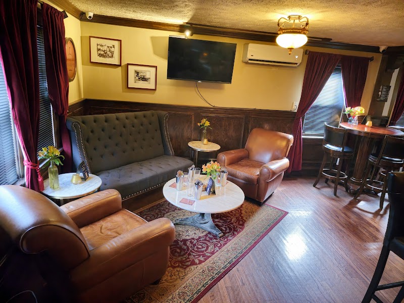 Quintana's Speakeasy Cleveland atmosphere
