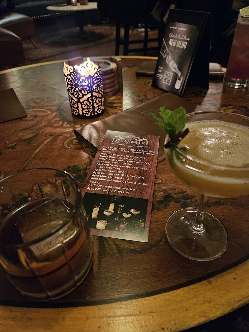 Quintana's Speakeasy Cleveland atmosphere