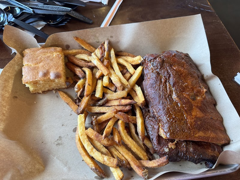 Mission BBQ Cleveland atmosphere