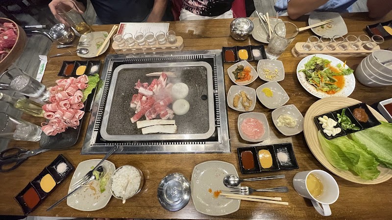 Gogien K BBQ Cleveland atmosphere