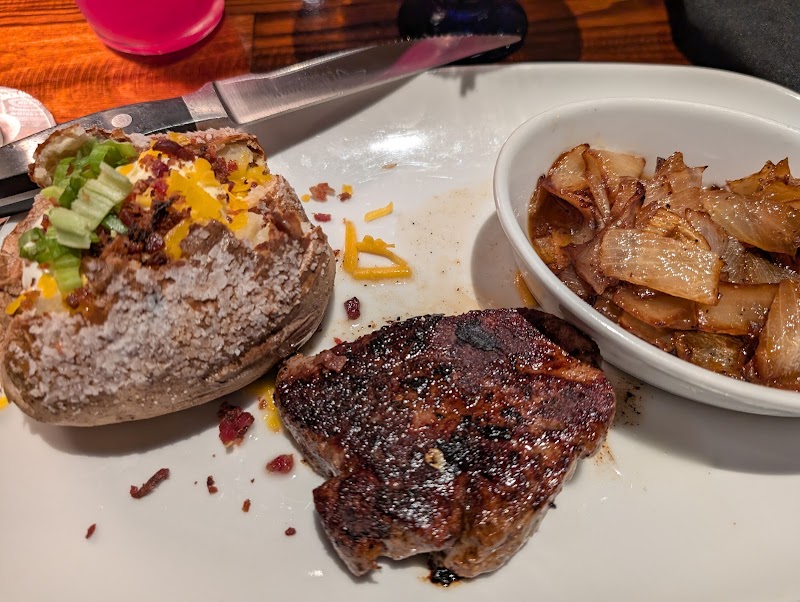 LongHorn Steakhouse Cleveland atmosphere