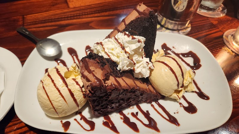 LongHorn Steakhouse Cleveland atmosphere