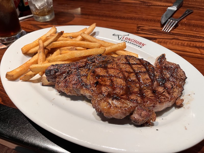 LongHorn Steakhouse Cleveland atmosphere