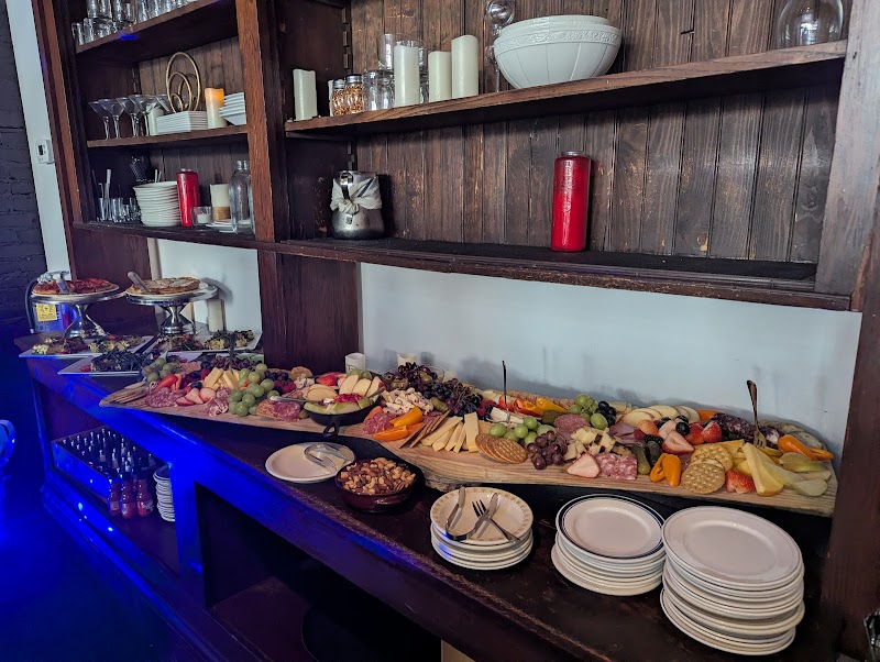 Luxe Kitchen & Lounge Cleveland atmosphere
