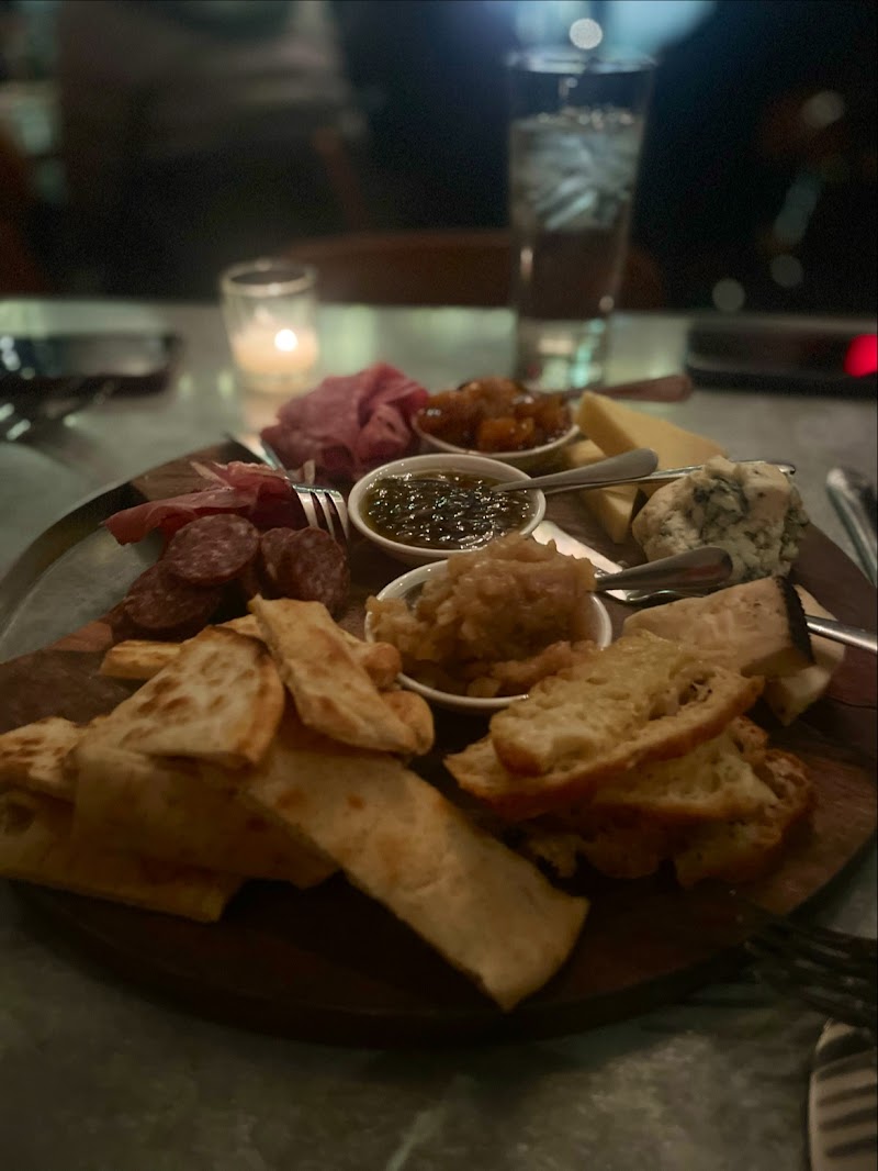 Luxe Kitchen & Lounge Cleveland atmosphere