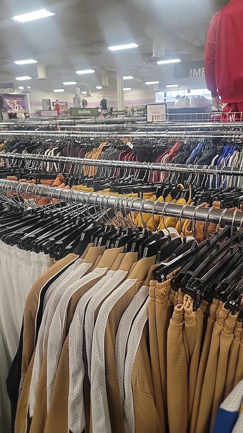 K&G Fashion Superstore Cleveland atmosphere