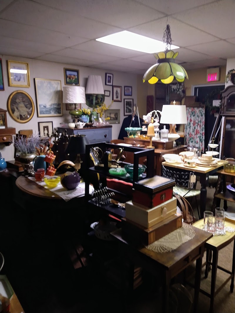 Lakewood Antique Mall Cleveland atmosphere
