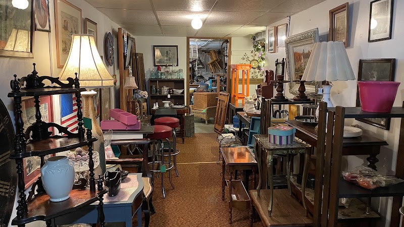 Lakewood Antique Mall Cleveland atmosphere