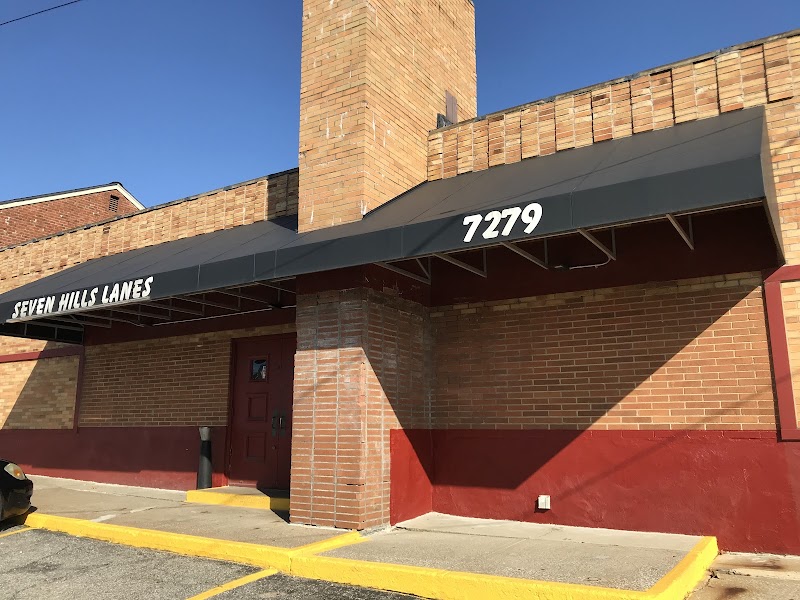 Seven Hills Lanes Cleveland atmosphere