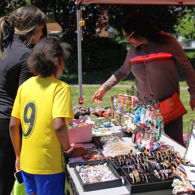 EUC Flea Art and Vintage Market Cleveland atmosphere