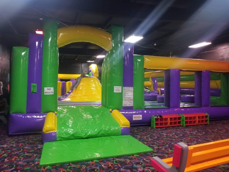 Ghostly Manor Thrill Center Cleveland atmosphere