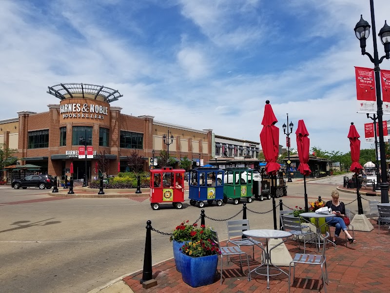 Crocker Park Cleveland atmosphere