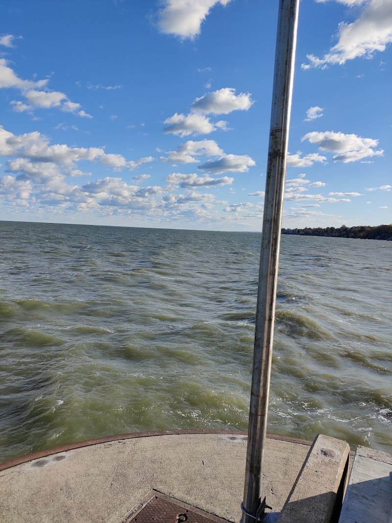 Bradstreet Fishing Pier Cleveland atmosphere