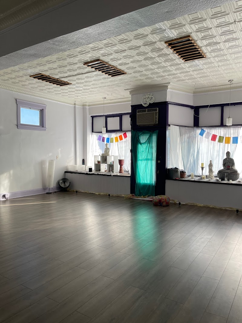 Lakewood Yoga Cleveland atmosphere