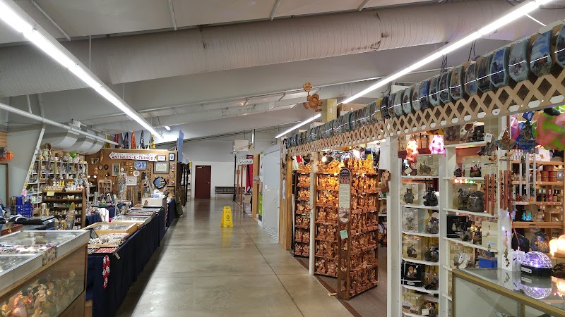 Hartville MarketPlace & Flea Market Cleveland atmosphere