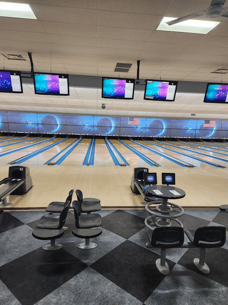 Yorktown Lanes Cleveland interior