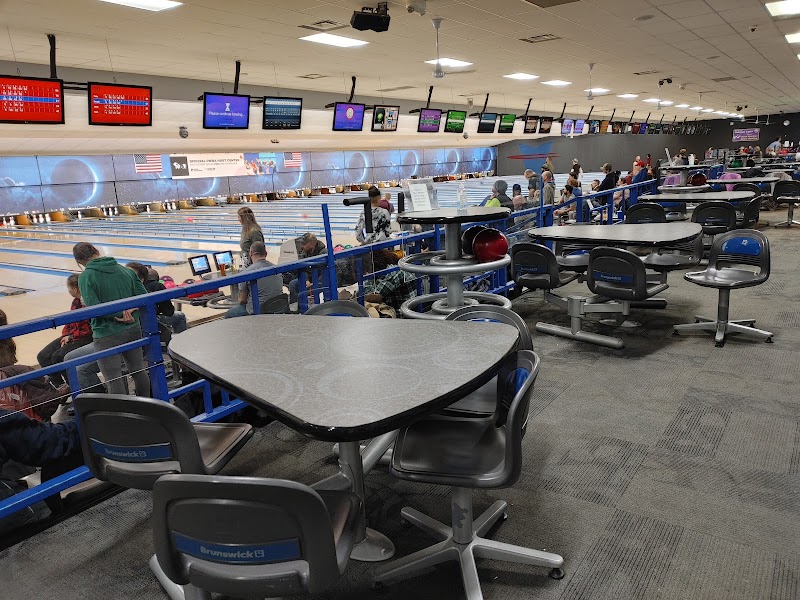 Yorktown Lanes Cleveland atmosphere