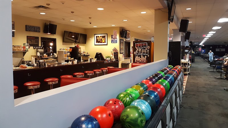 Yorktown Lanes Cleveland atmosphere