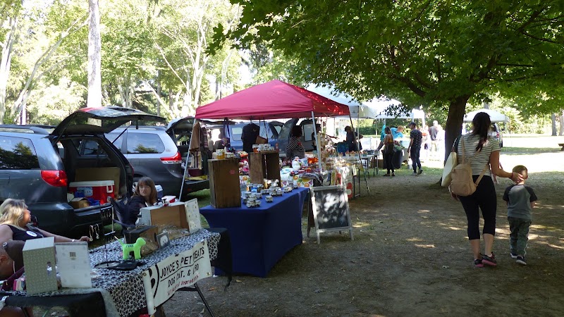 Mentor Farmers Market Cleveland atmosphere