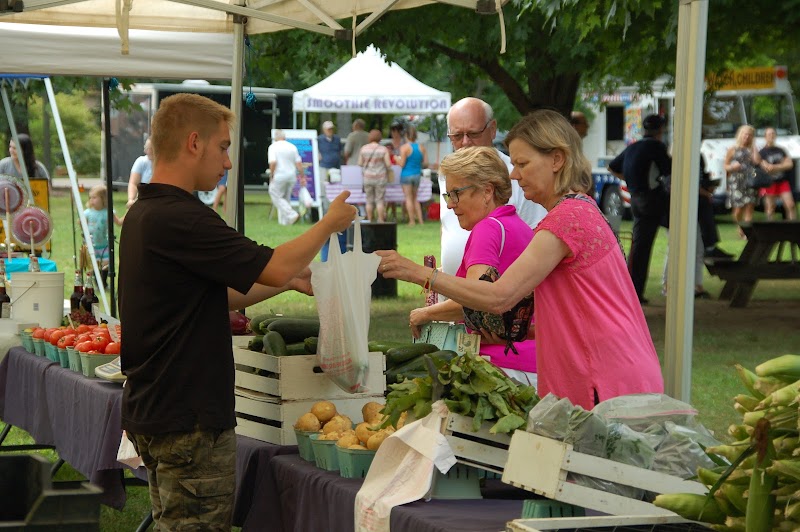 Mentor Farmers Market Cleveland atmosphere