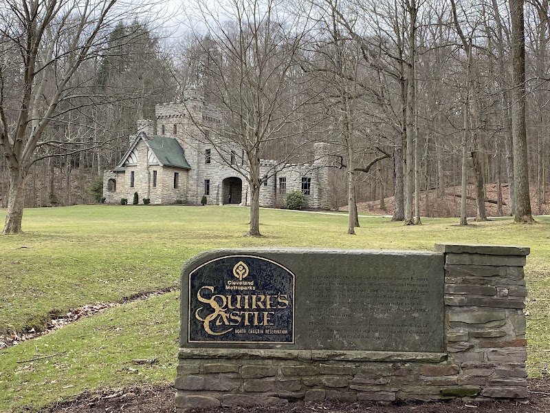 Squire's Castle Cleveland interior