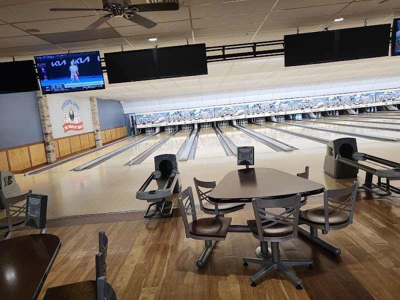 Wickliffe Lanes Cleveland interior