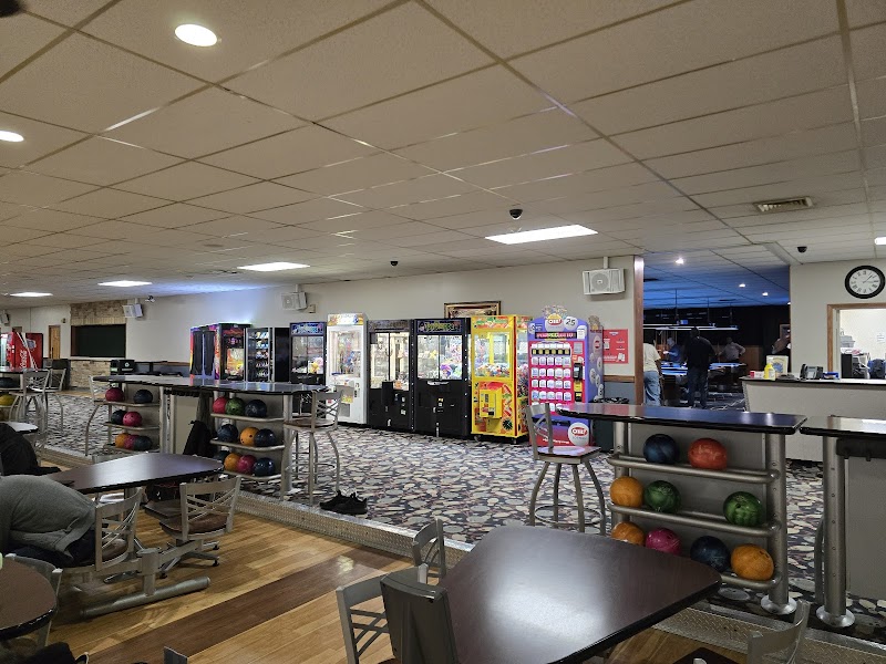 Wickliffe Lanes Cleveland atmosphere