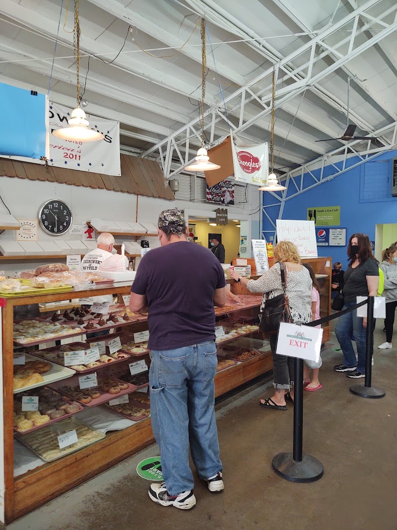 Jamie's Flea Market Cleveland atmosphere
