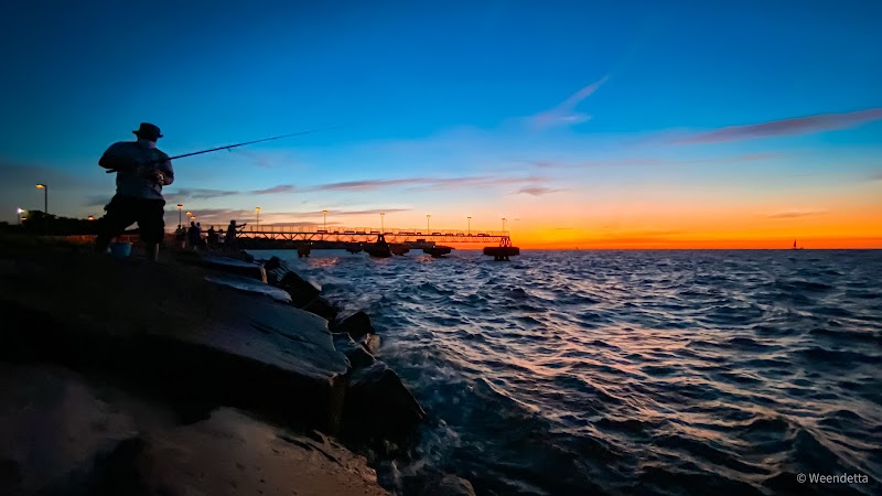Edgewater Pier Cleveland atmosphere