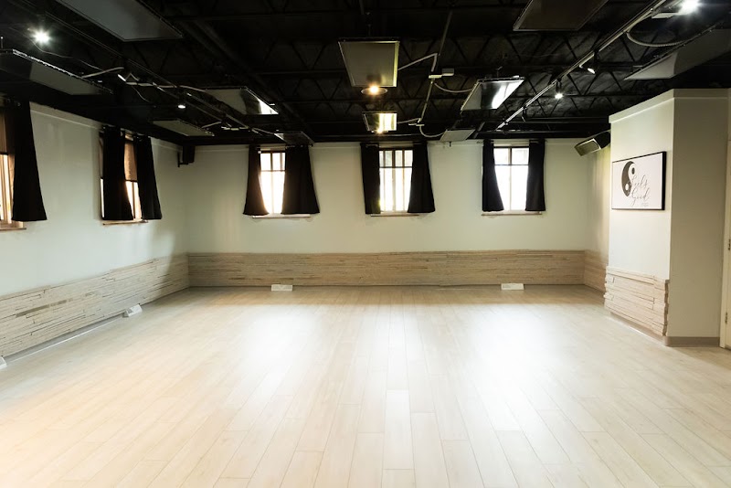 Feels Good Yoga Cleveland interior