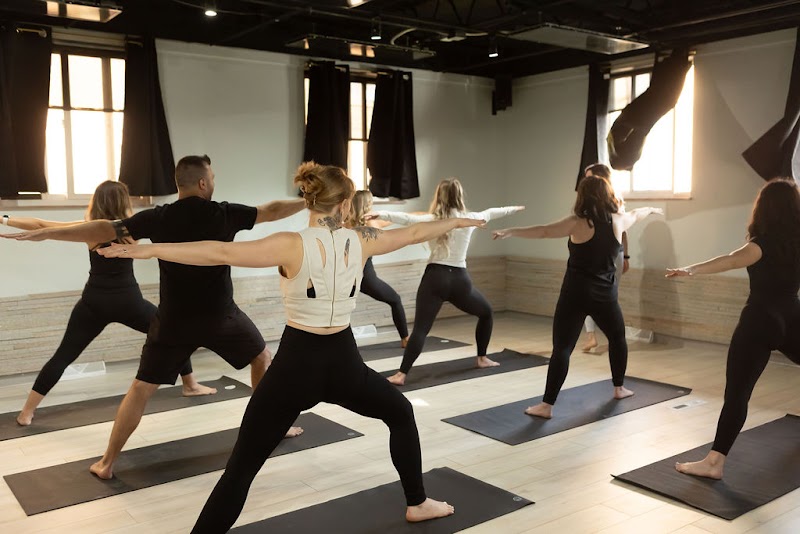 Feels Good Yoga Cleveland atmosphere
