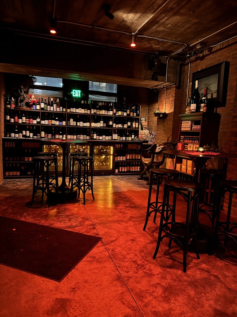 La Cave Du Vin Cleveland atmosphere