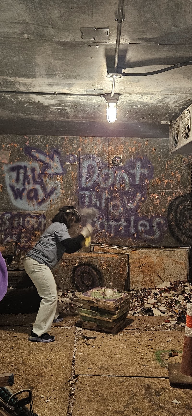Axetreme Sports Cleveland - Axe Throwing & Destruction Zone Cleveland interior