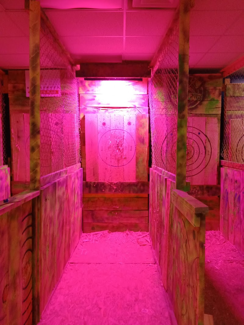 Axetreme Sports Cleveland - Axe Throwing & Destruction Zone Cleveland atmosphere