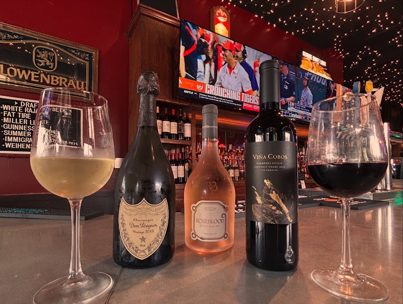 Wine Dive Cle ( Lakewood, OH ) Cleveland interior