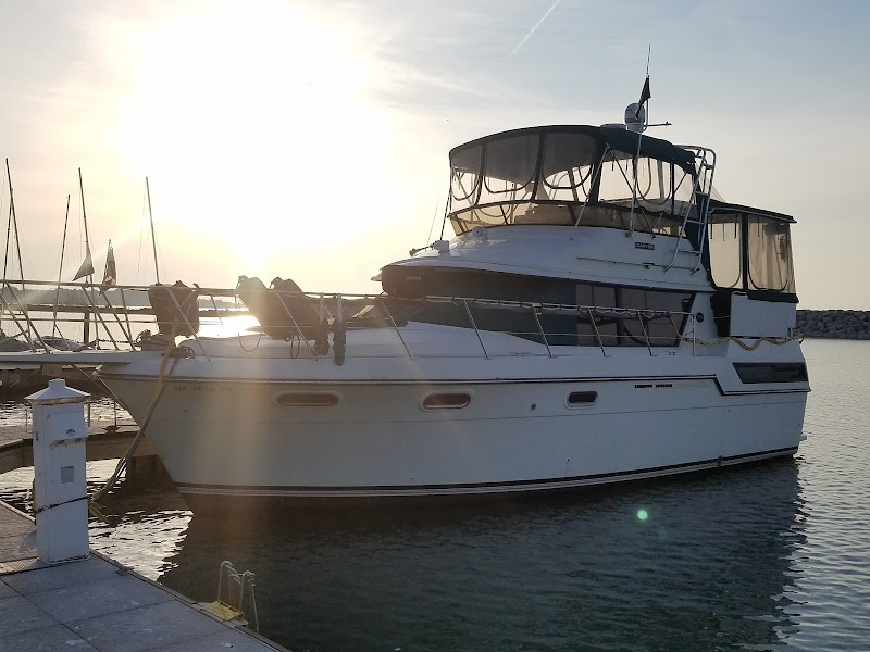 Edgewater Marina Cleveland atmosphere