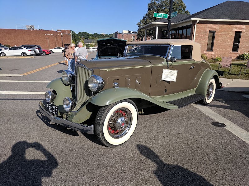 Riverfront Cruise In Cleveland atmosphere